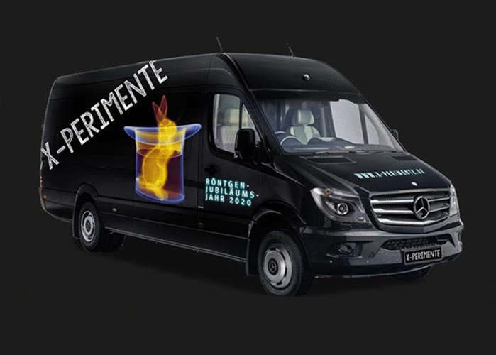 Großer Mercedes Van mit der Aufschrift X-Perimente.
