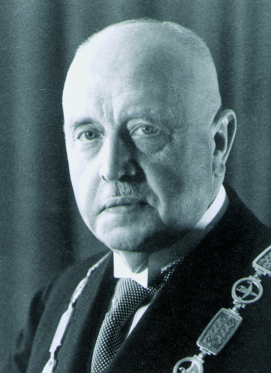 1952, Hartmann, Walter Portraitfoto von Herrn Walter Hartmann.