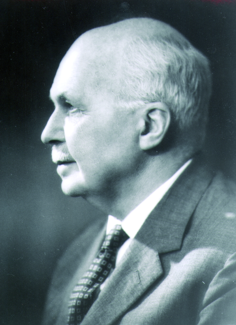1955, Bragg, Sir Wilhelm Lawrence Portraitfoto von Herrn Sir Wilhelm Lawrence Bragg.
